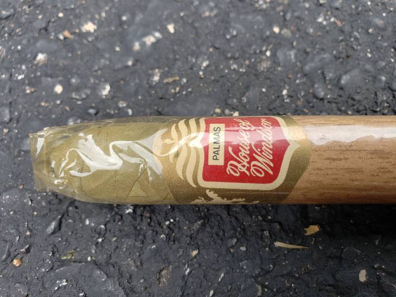 lot 41 image: Red Skeleton Palmas Collectors Cigar