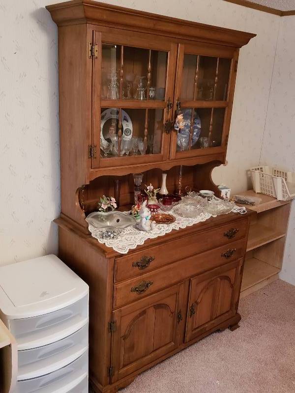 lot 51 image: Kling Colonial Wooden China Hutch
