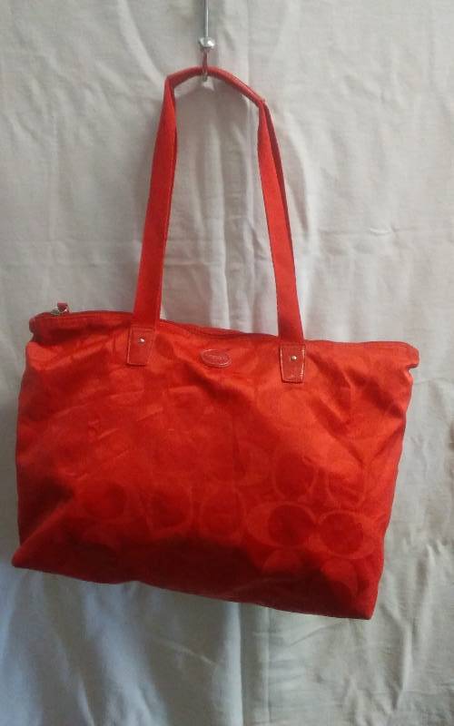 lot 18 image: Genuine COACH Handbag
