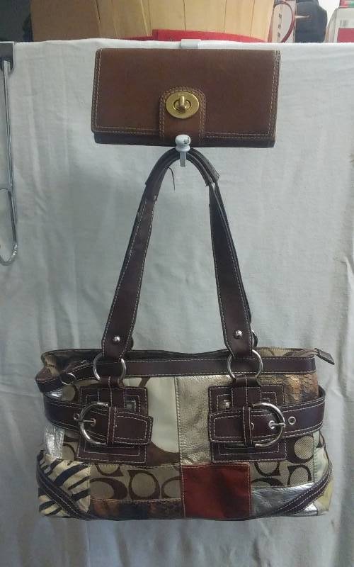 lot 26 image: 1-Genuine COACH Leather Wallet & 1-Handbag