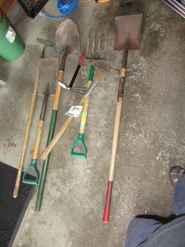 lot 116 image: Various Yard Tools