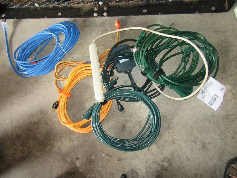 lot 186 image: Lot of Extension Cords