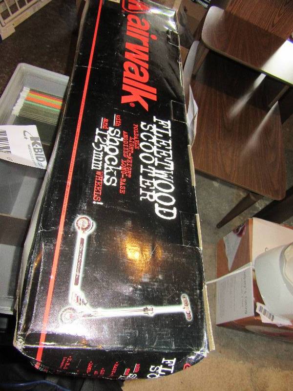 lot 135 image: Airwalk Fleetwood Scooter