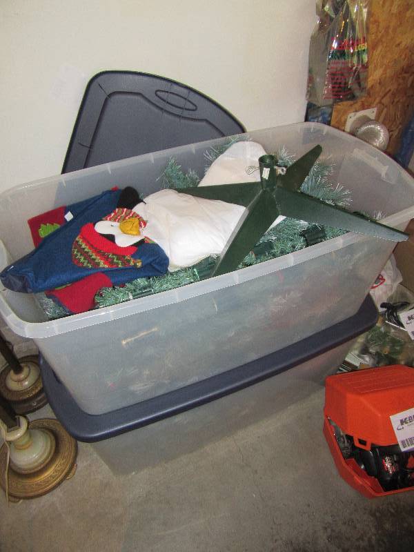 lot 140 image: Various HolidayChristmas Items