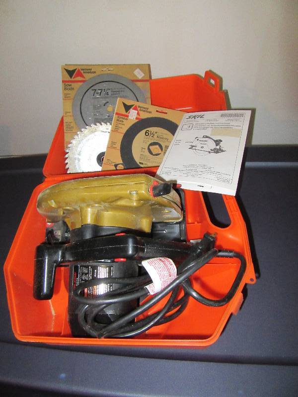 lot 146 image: Skilsaw with Extra Blades