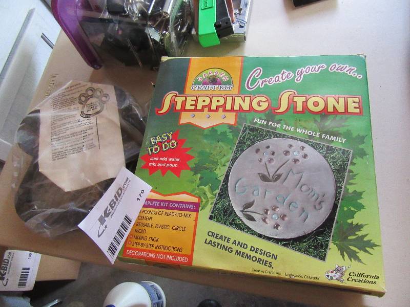 lot 170 image: Lot of 1 Stepping Stone and 1 Yard Decor