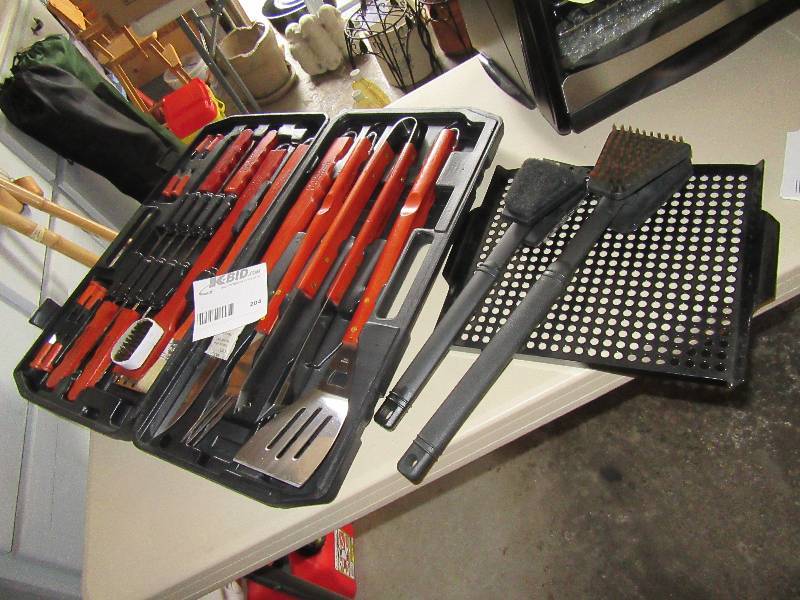lot 204 image: Full Set of Gouret Traditions Grilling Equipment