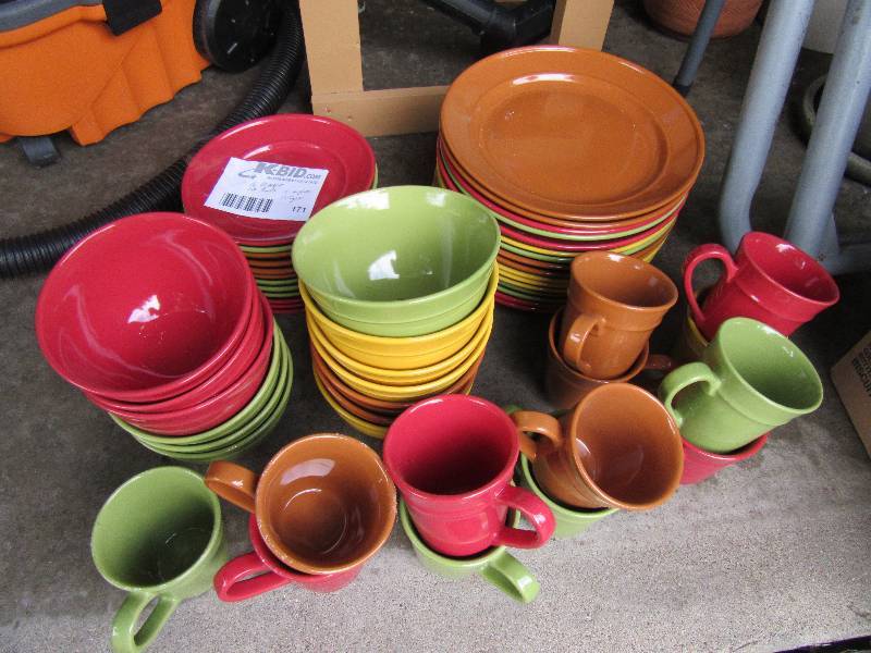 lot 171 image: Citrus Grove dishware    