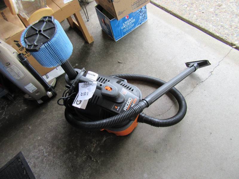 lot 173 image: Rigid Portable ShopVac