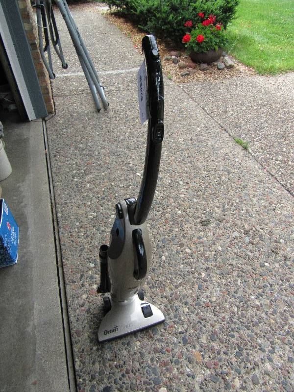 lot 185 image: Riccar Vacuume Cleaner
