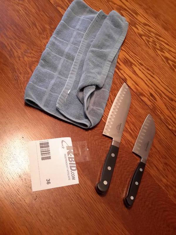lot 36 image: 2 Calphalon Knives