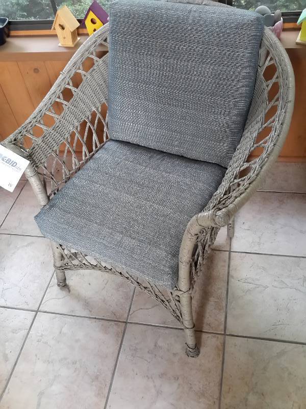 lot 26 image: Comfortable Wicker Chair with Blue Seat Cushions