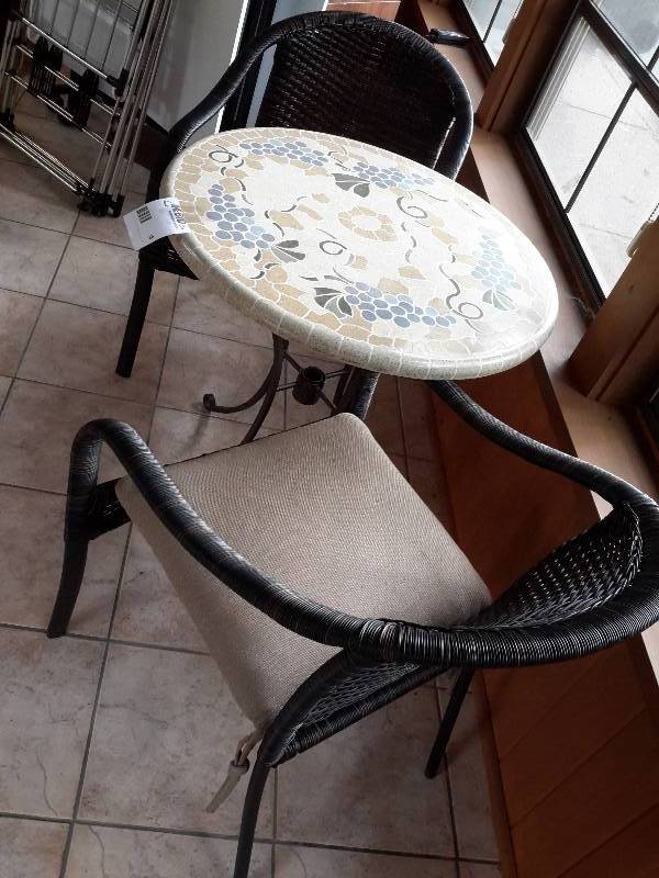 lot 18 image: OutdoorIndoor Patio set