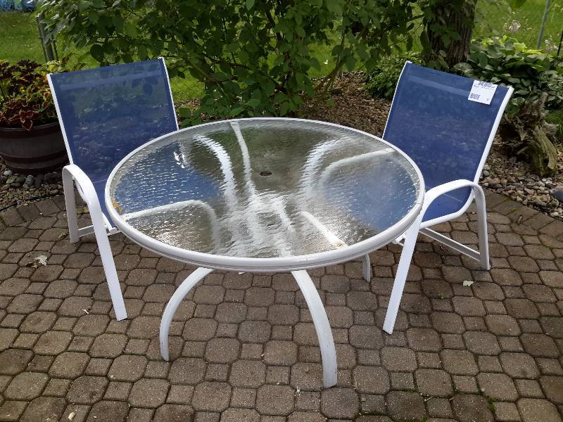 lot 22 image: OutdoorIndoor Patio Set, Great Shape