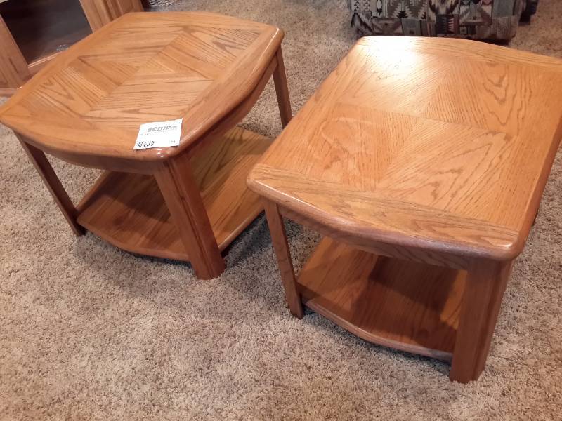 lot 14 image: 2 Matching Wooden End Tables