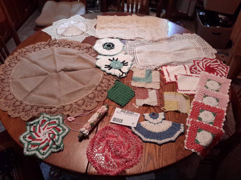 lot 52 image: Various Table Accents and Hot Pads (See Close-Ups)