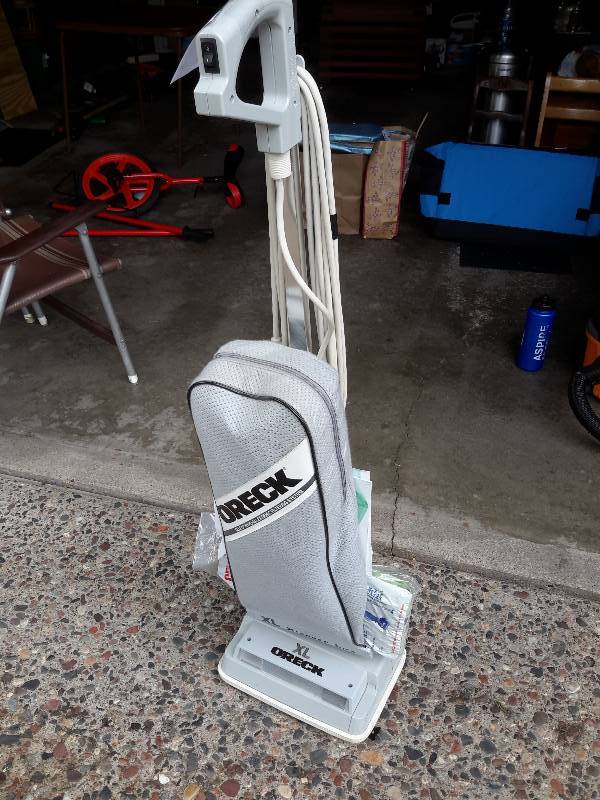 lot 183 image: Oreck XL Vacuume Cleaner