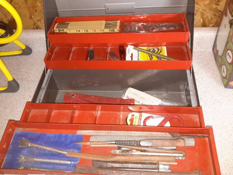 lot 190 image: Craftsman Tool Box with Tools