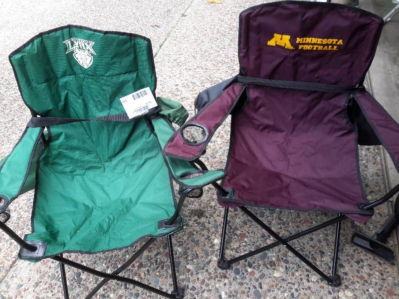 lot 213 image: 2 Folding Chairs