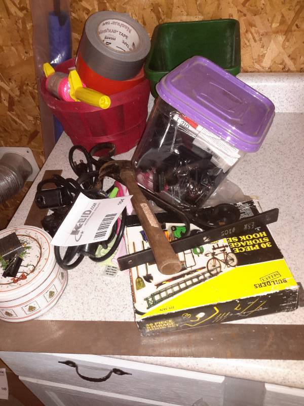lot 164 image: Lot of Various Garage Items (See Close-Ups)