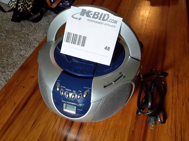 lot 48 image: Emerson AMFM Radio CD Player