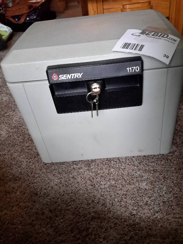 lot 39 image: Sentry Safe W Key