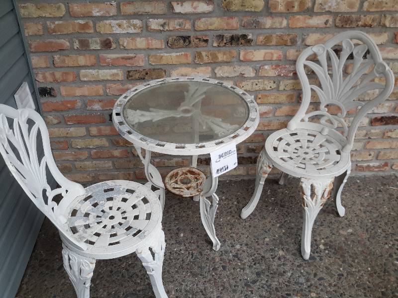 lot 187 image: Outdoor Patio Set