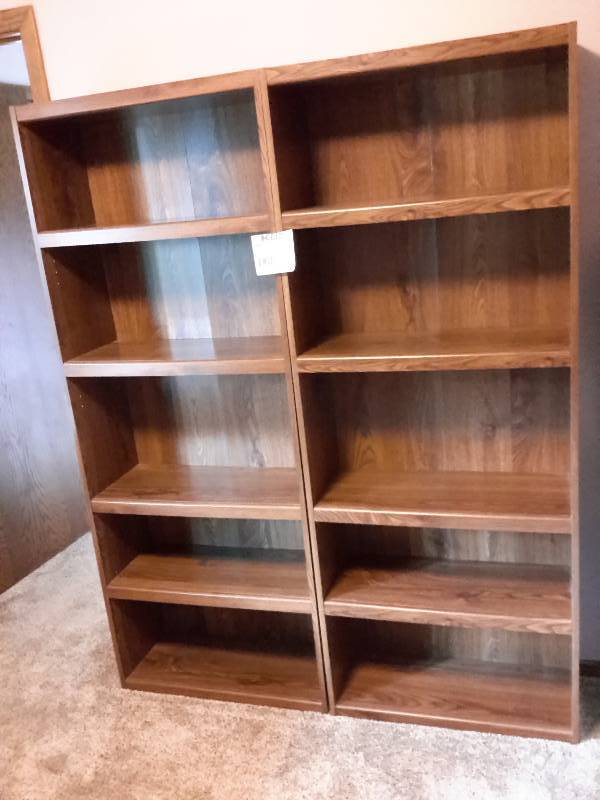lot 78 image: 2 Tall Matching Bookshelves