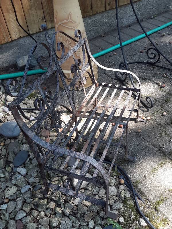 lot 221 image: Plant Stand, Decorative Benches, Gazing Ball wStand