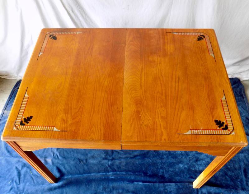 lot 9 image: 1920s Antique Game Table with (4) Matching Chairs