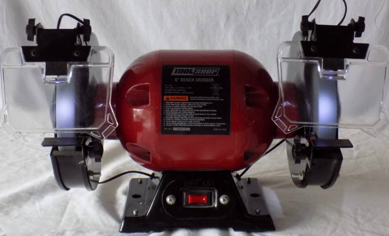 lot 15 image: Great Condition - Tool Shop 6 Bench Grinder w Lights