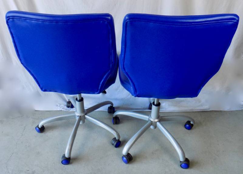 lot 37 image: (set of 2) Very Nice Condition Blue Vinyl Rolls Chairs w adjustable height