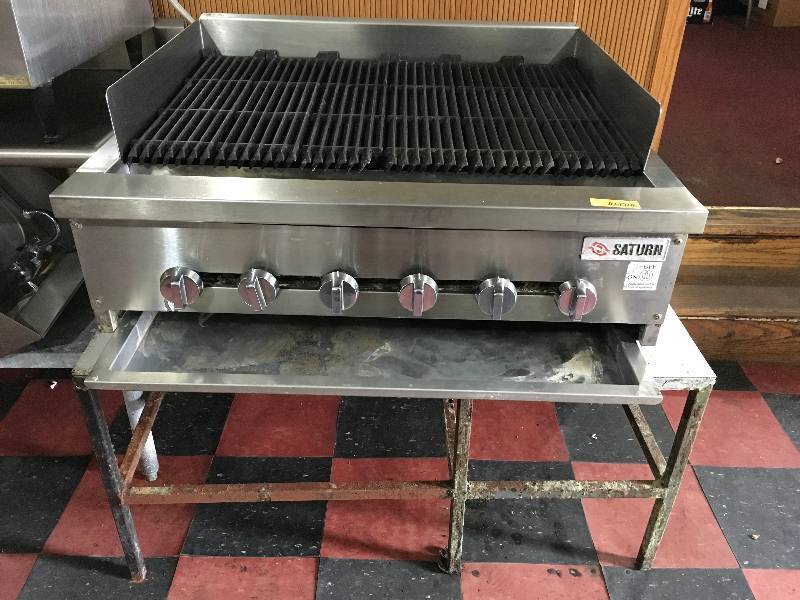 lot 52 image: Saturn 6- Burner Grill