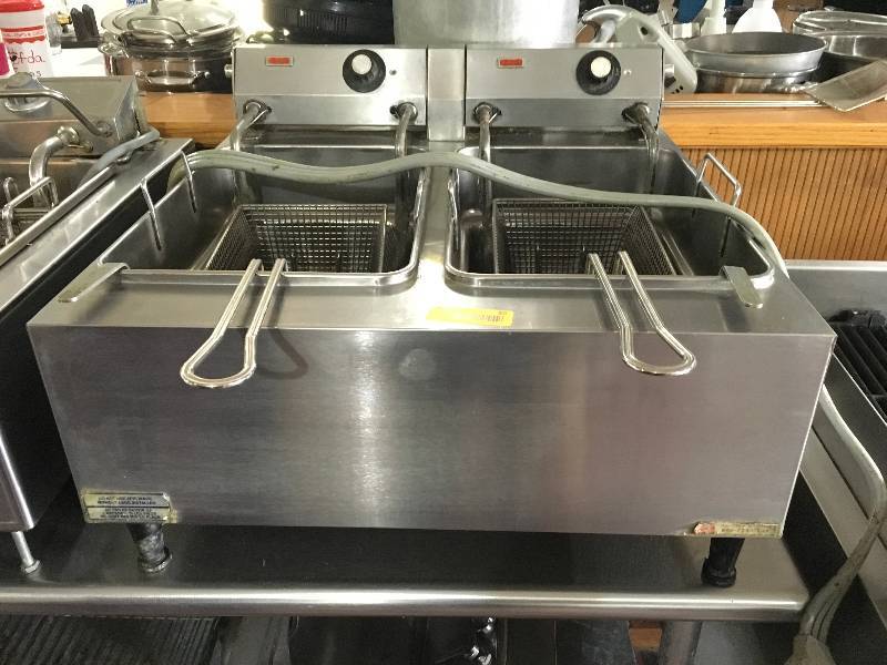 lot 53 image: APW Wyott Double Deep Fryer