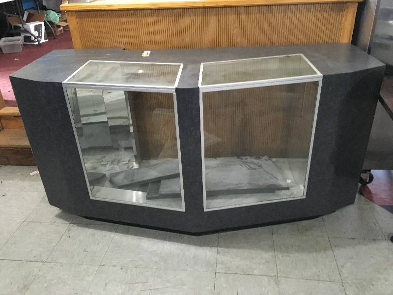 lot 488 image: Display Case