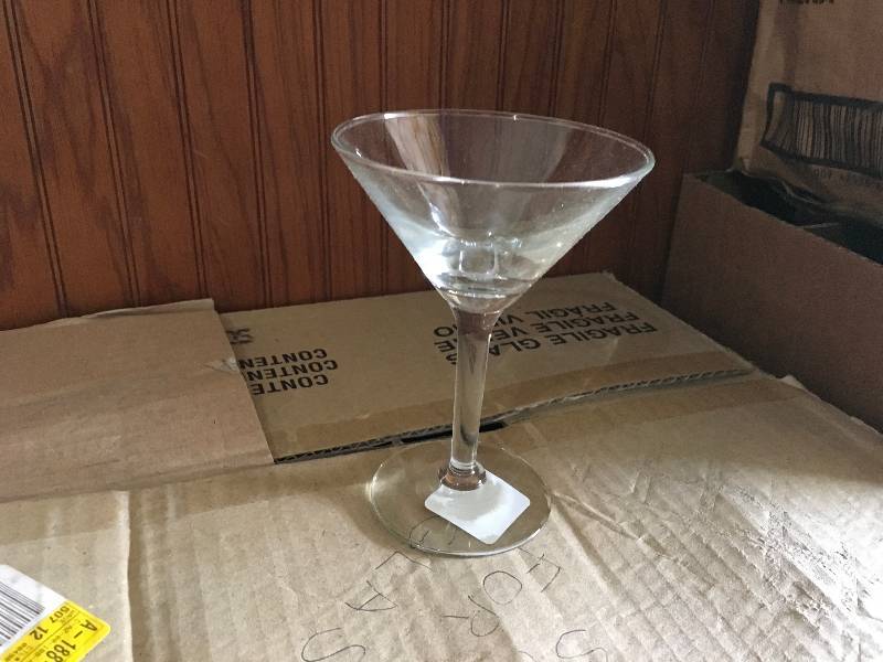 lot 518 image: 20 Oz. Red Wine Glasses