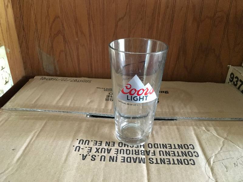 lot 516 image: 22 Oz. Mixing Glasses