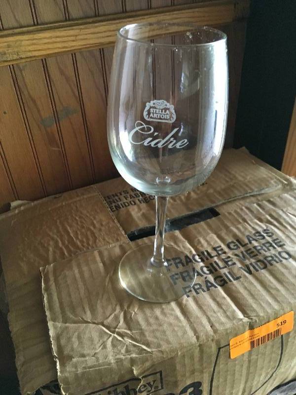 lot 519 image: 16 Oz. Wine Glasses
