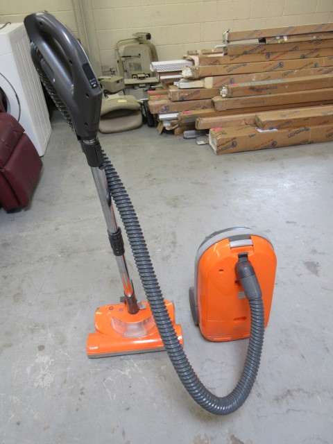 lot 725 image: KENMORE CANISTER VACUUM