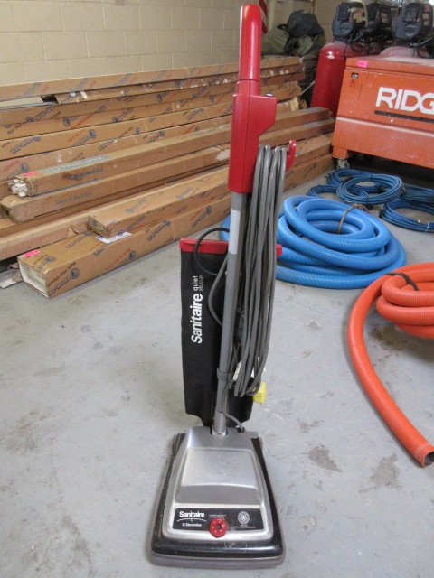 lot 726 image: ELECTROLUX SANITAIRE UPRIGHT VACCUM