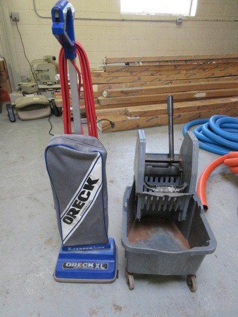 lot 727 image: ORECK XL COMMERCIAL UPRIGHT VACUUM AND MOP BUCKET