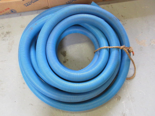 lot 729 image: 50 FEET BLUE 2 VACUUM HOSE