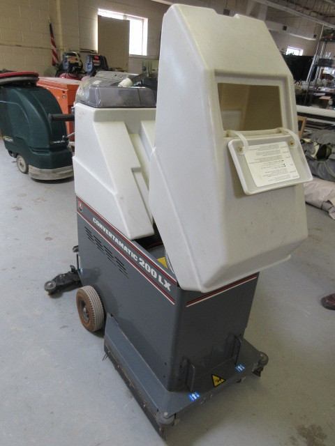 lot 742 image: ADVANCE CONVERTAMATIC 200 XL FLOOR SCRUBBER