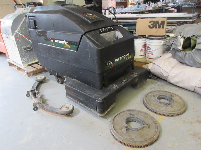 lot 744 image: NSS WRANGLER 33FB FLOOR SCRUBBER