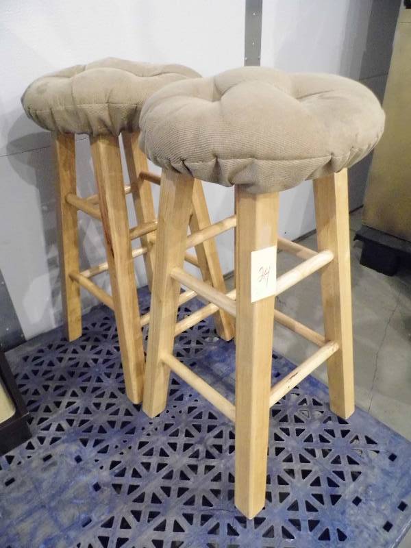 Lot of 2 Stools