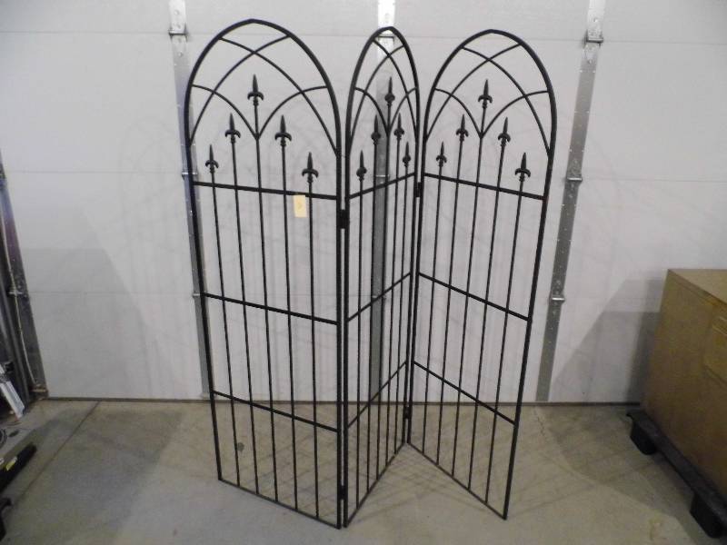 Tri Fold Metal Screen