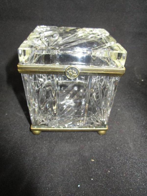 lot 177 image: Castilian Imports Glass Brass Gold Color Trinket Jewelry Hinged Box Classic