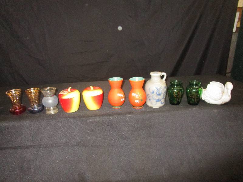 lot 212 image: 11 Various Small Glass Jars