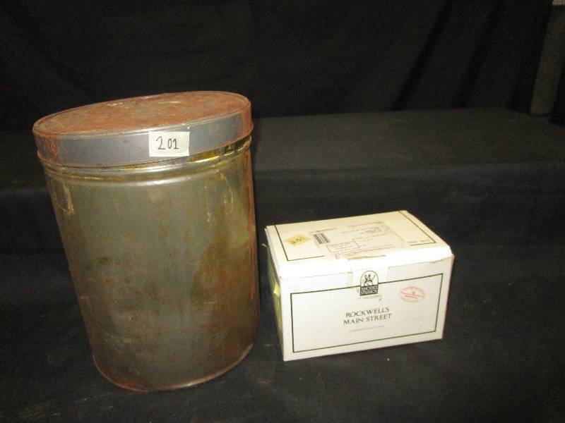 lot 243 image: Metal Tin and Collectable Christmas House Decoration