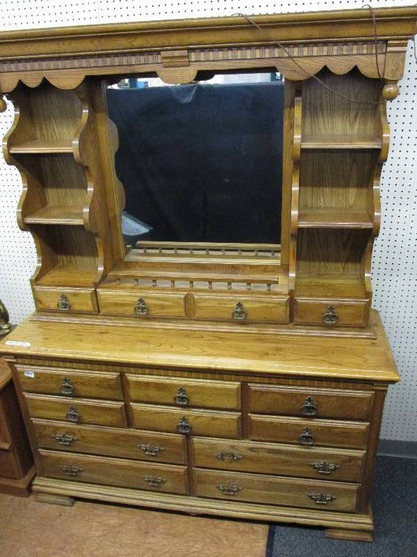 lot 3 image: 13 Drawer Dresser With Mirror and Light 60 X 19 X 77 12